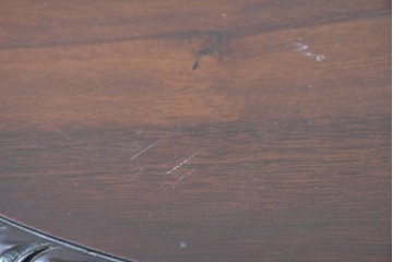 イギリスアンティーク　上品な艶を纏ったマホガニー材の小振りなボウフロントキャビネット　(R-086626)