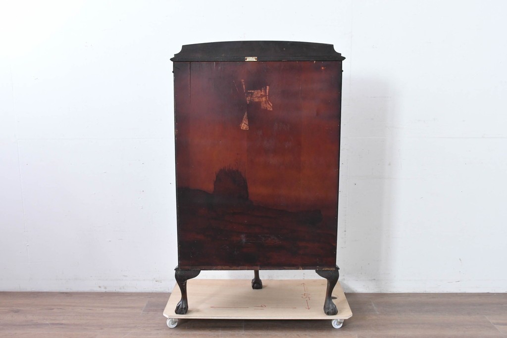 イギリスアンティーク　上品な艶を纏ったマホガニー材の小振りなボウフロントキャビネット　(R-086626)