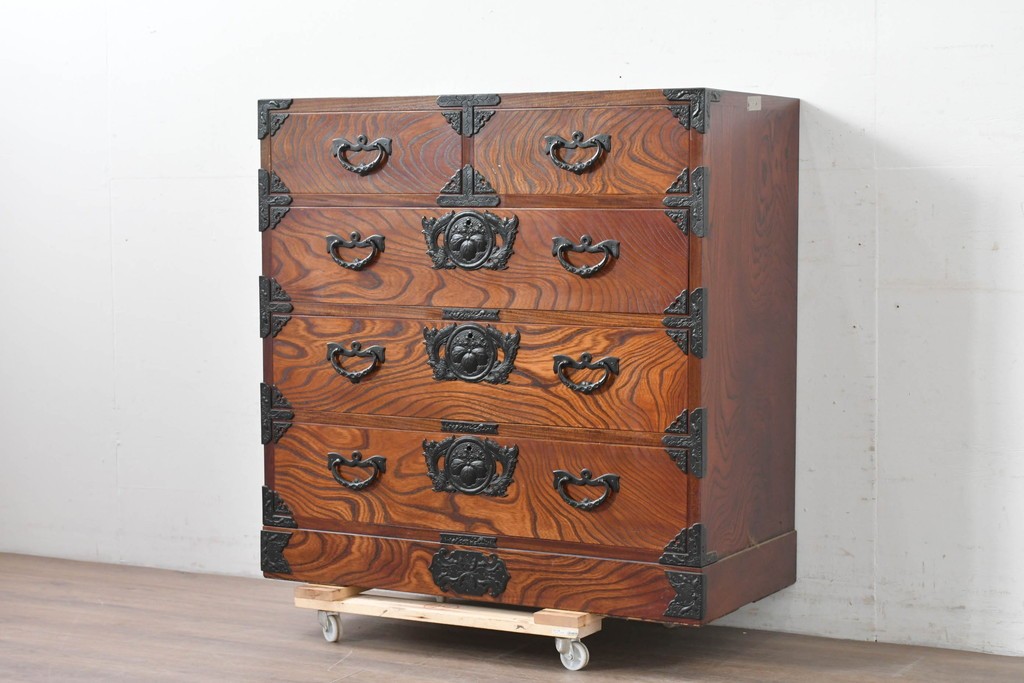 中古　岩谷堂箪笥　豊かな木目が楽しめる引き出し5杯の衣装箪笥　(R-086627)