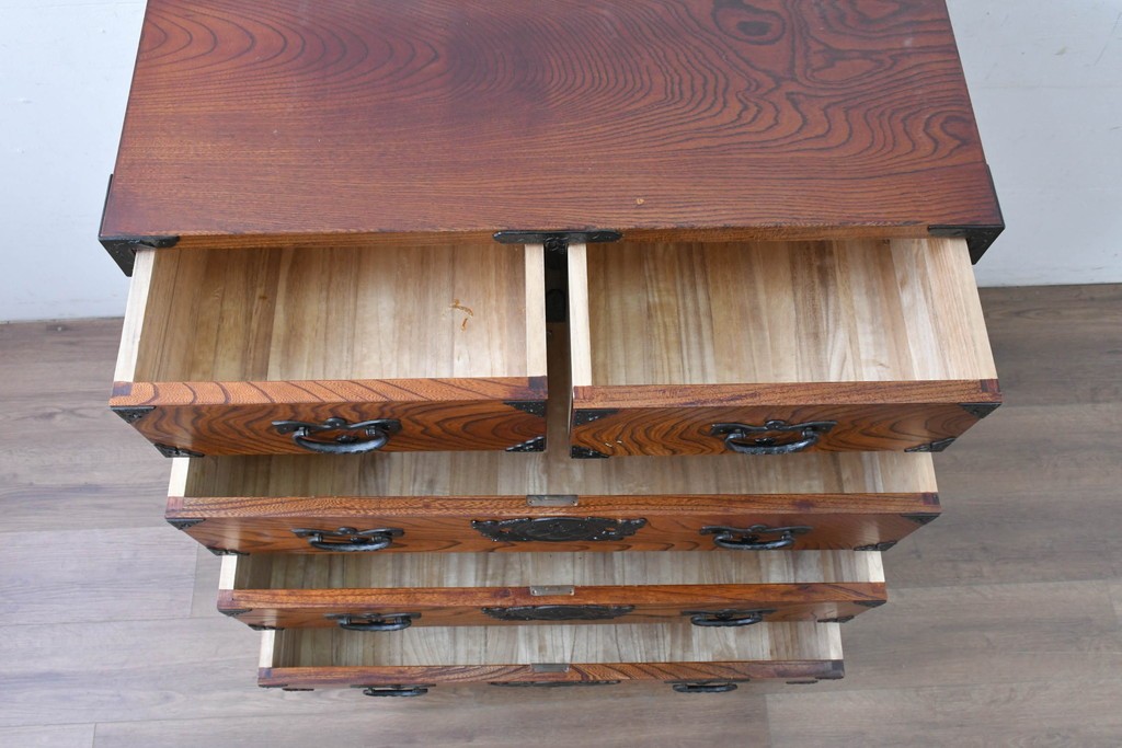 中古　岩谷堂箪笥　豊かな木目が楽しめる引き出し5杯の衣装箪笥　(R-086627)