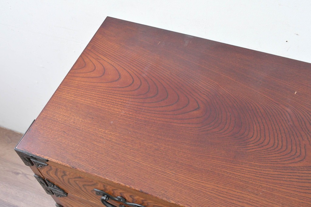 中古　岩谷堂箪笥　豊かな木目が楽しめる引き出し5杯の衣装箪笥　(R-086627)