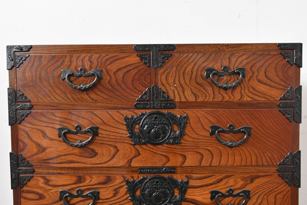 中古　岩谷堂箪笥　豊かな木目が楽しめる引き出し5杯の衣装箪笥　(R-086627)