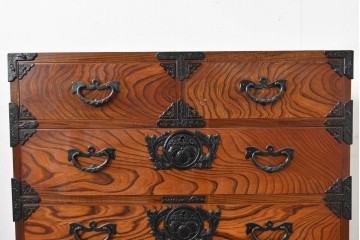 中古　岩谷堂箪笥　豊かな木目が楽しめる引き出し5杯の衣装箪笥　(R-086627)