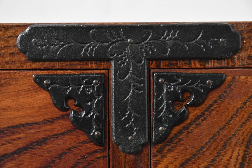 中古　岩谷堂箪笥　豊かな木目が楽しめる引き出し5杯の衣装箪笥　(R-086627)