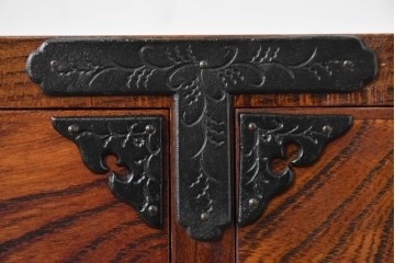 中古　岩谷堂箪笥　豊かな木目が楽しめる引き出し5杯の衣装箪笥　(R-086627)