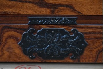 中古　岩谷堂箪笥　豊かな木目が楽しめる引き出し5杯の衣装箪笥　(R-086627)