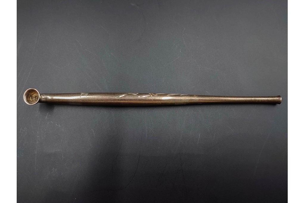 金工師 吉田省吾作　純銀製　花鳥図の金象嵌が美しい純村田張煙管　共箱付き　(R-086632)