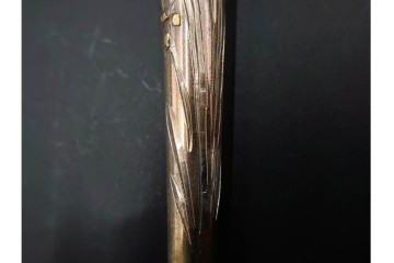 金工師 吉田省吾作　純銀製　花鳥図の金象嵌が美しい純村田張煙管　共箱付き　(R-086632)