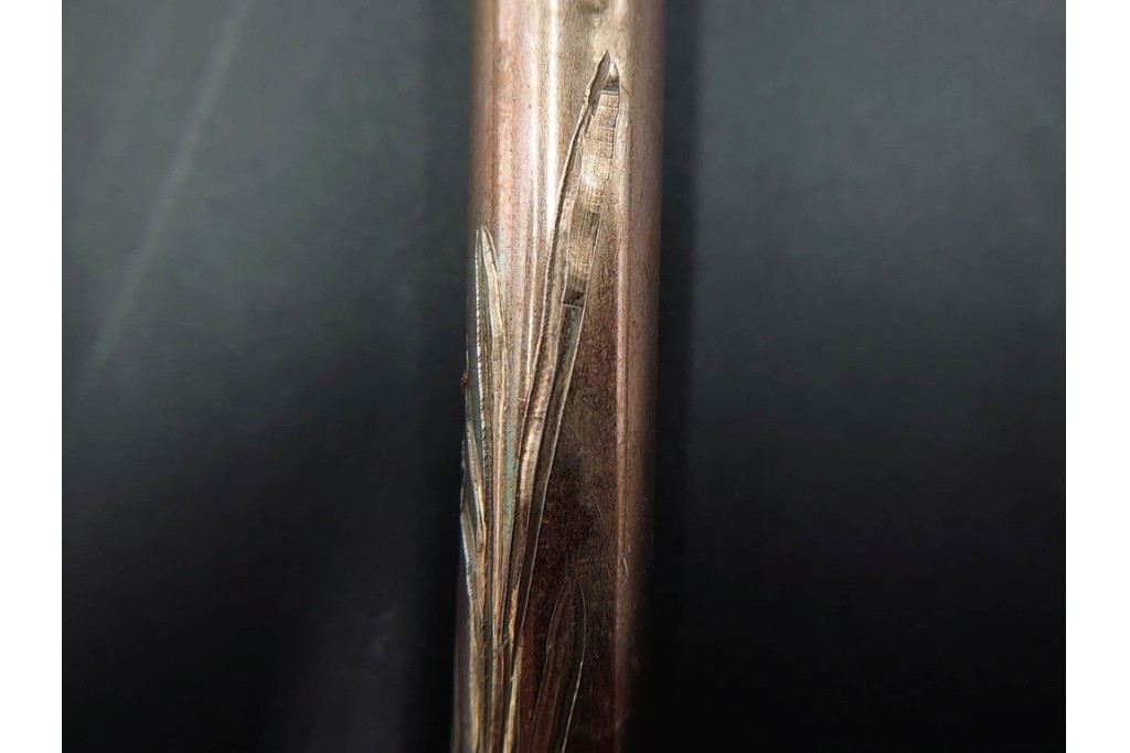 金工師 吉田省吾作　純銀製　花鳥図の金象嵌が美しい純村田張煙管　共箱付き　(R-086632)