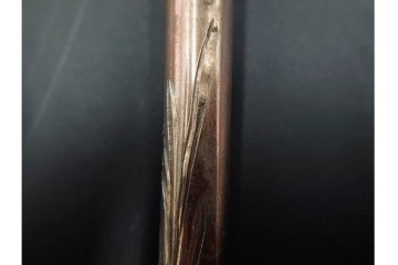 金工師 吉田省吾作　純銀製　花鳥図の金象嵌が美しい純村田張煙管　共箱付き　(R-086632)