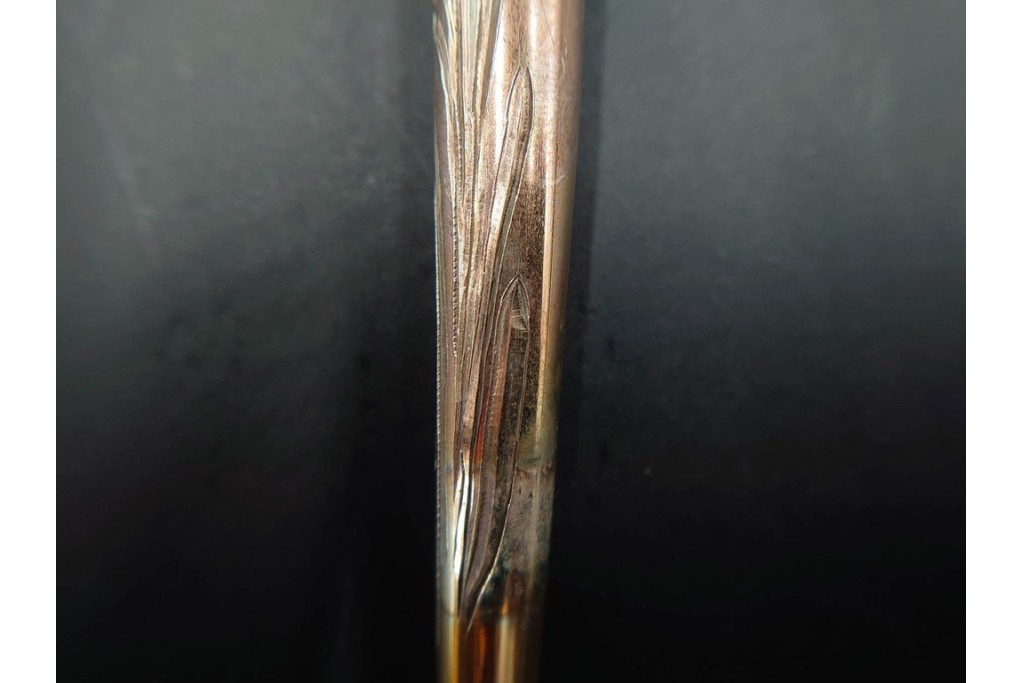 金工師 吉田省吾作　純銀製　花鳥図の金象嵌が美しい純村田張煙管　共箱付き　(R-086632)