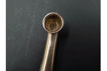 金工師 吉田省吾作　純銀製　花鳥図の金象嵌が美しい純村田張煙管　共箱付き　(R-086632)