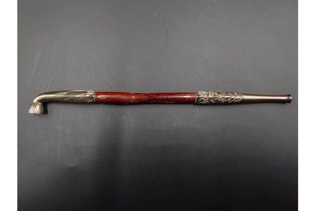 金工師 吉田省吾作　純銀製　秋の草花図があしらわれた純村田張煙管　共箱付き　(R-086634)