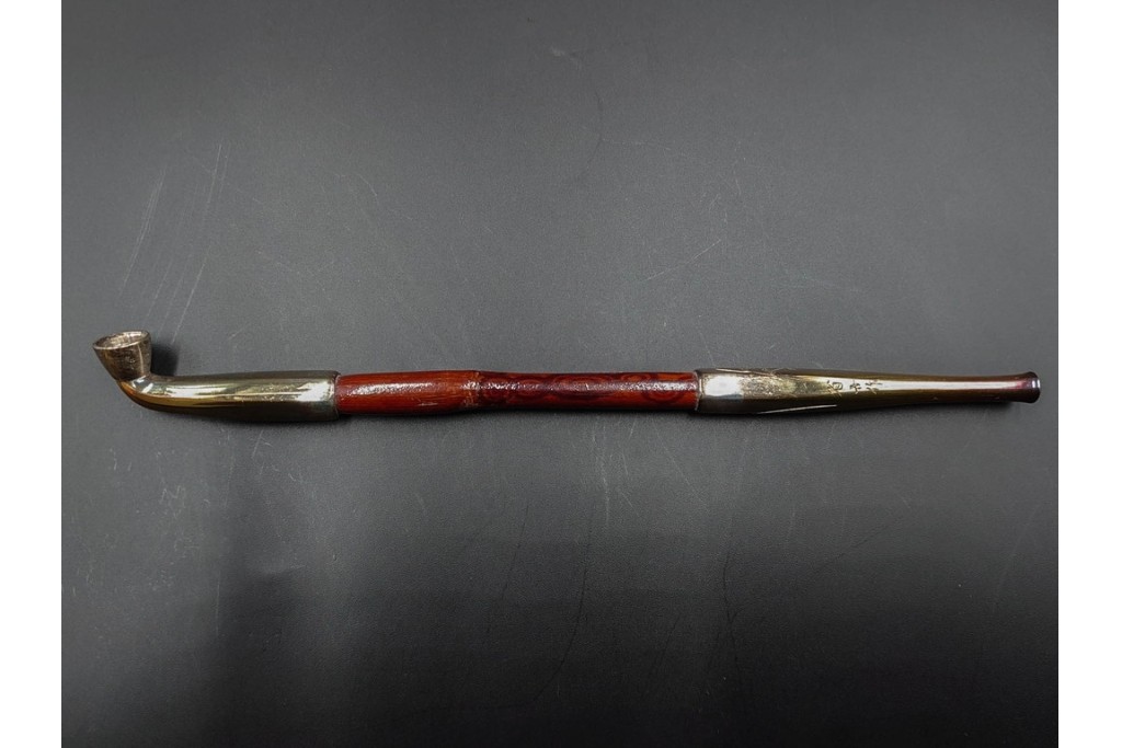 金工師 吉田省吾作　純銀製　秋の草花図があしらわれた純村田張煙管　共箱付き　(R-086634)