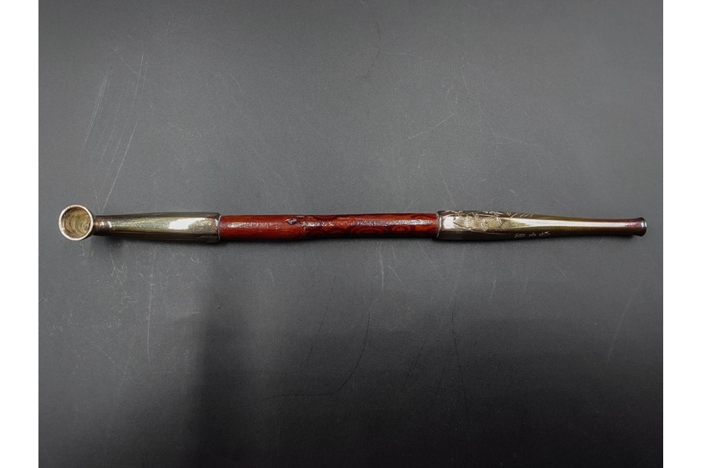 金工師 吉田省吾作　純銀製　秋の草花図があしらわれた純村田張煙管　共箱付き　(R-086634)