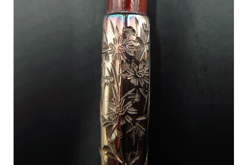 金工師 吉田省吾作　純銀製　秋の草花図があしらわれた純村田張煙管　共箱付き　(R-086634)