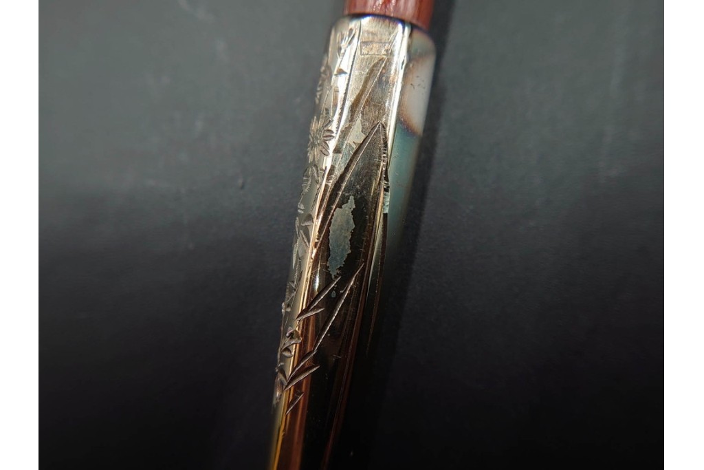 金工師 吉田省吾作　純銀製　秋の草花図があしらわれた純村田張煙管　共箱付き　(R-086634)