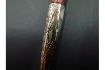 金工師 吉田省吾作　純銀製　秋の草花図があしらわれた純村田張煙管　共箱付き　(R-086634)