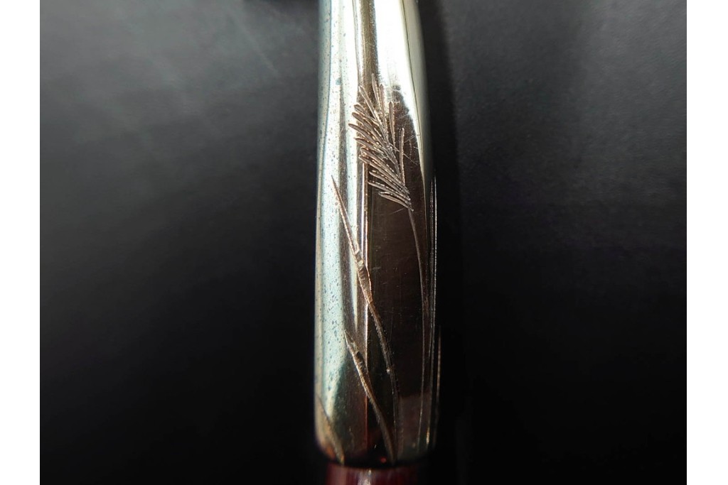 金工師 吉田省吾作　純銀製　秋の草花図があしらわれた純村田張煙管　共箱付き　(R-086634)