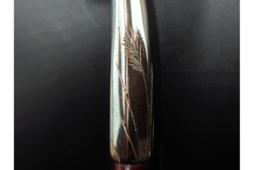 金工師 吉田省吾作　純銀製　秋の草花図があしらわれた純村田張煙管　共箱付き　(R-086634)