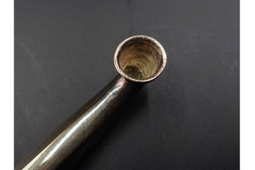 金工師 吉田省吾作　純銀製　秋の草花図があしらわれた純村田張煙管　共箱付き　(R-086634)