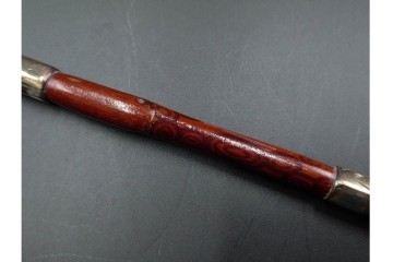 金工師 吉田省吾作　純銀製　秋の草花図があしらわれた純村田張煙管　共箱付き　(R-086634)