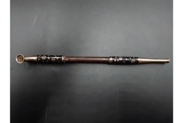 金工師 吉田省吾作　銀製　桜図が施された純村田張煙管　共箱付き　(R-086635)