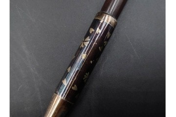 金工師 吉田省吾作　銀製　桜図が施された純村田張煙管　共箱付き　(R-086635)