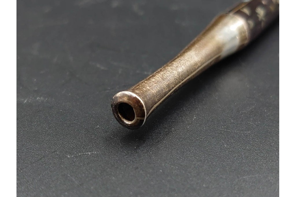 金工師 吉田省吾作　銀製　桜図が施された純村田張煙管　共箱付き　(R-086635)