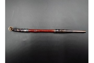 金工師 吉田省吾作　銀製　桜図が施された純村田張煙管　共箱付き　(R-086636)