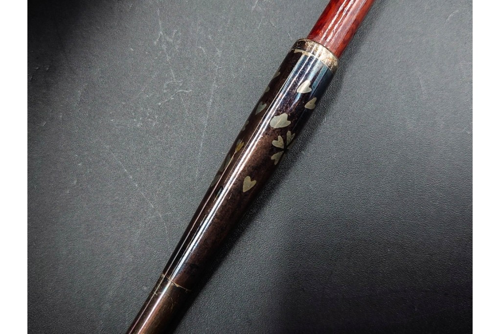 金工師 吉田省吾作　銀製　桜図が施された純村田張煙管　共箱付き　(R-086636)