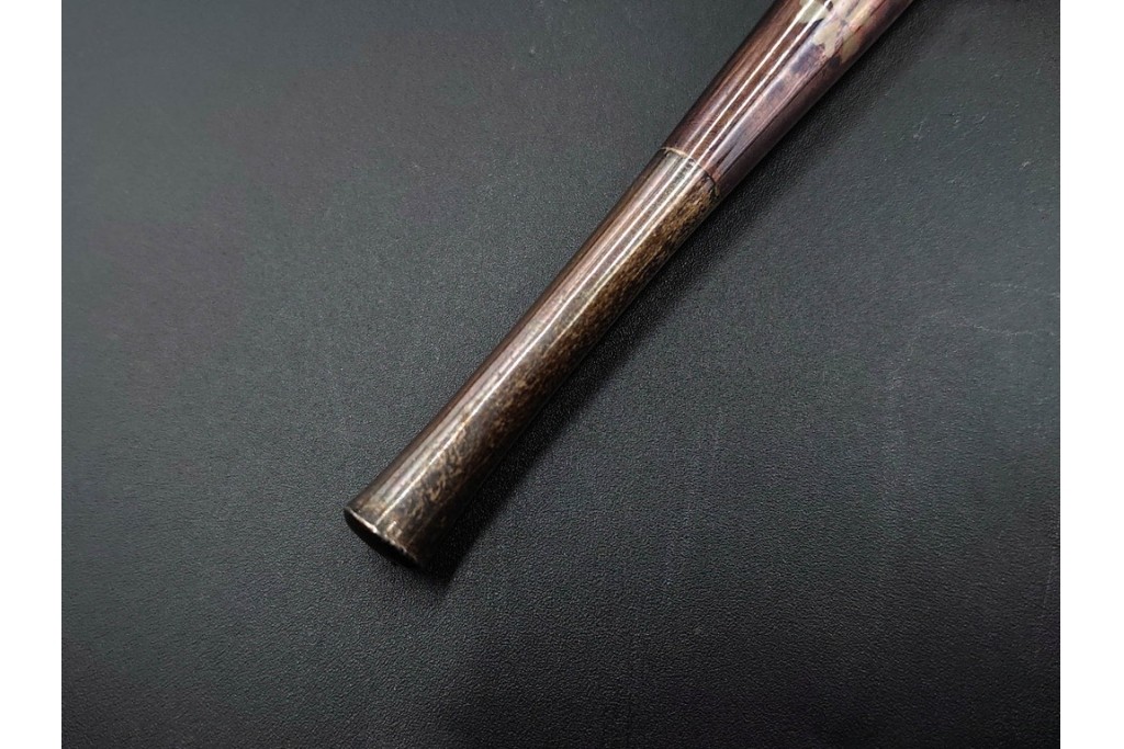 金工師 吉田省吾作　銀製　桜図が施された純村田張煙管　共箱付き　(R-086636)