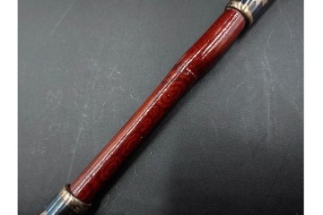 金工師 吉田省吾作　銀製　桜図が施された純村田張煙管　共箱付き　(R-086636)