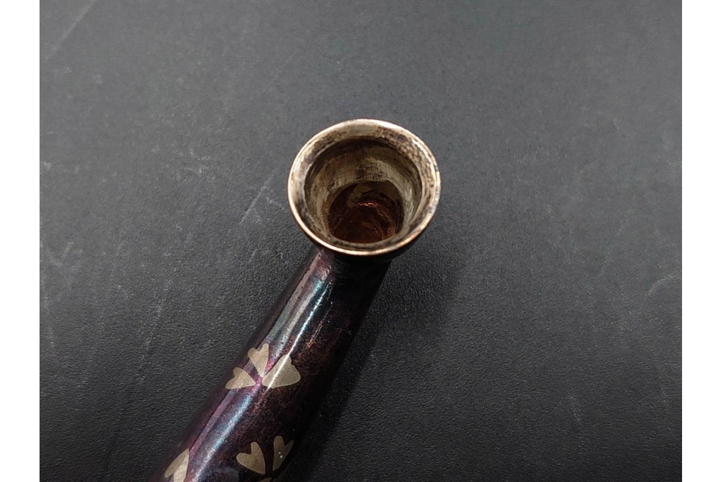 金工師 吉田省吾作　銀製　桜図が施された純村田張煙管　共箱付き　(R-086636)