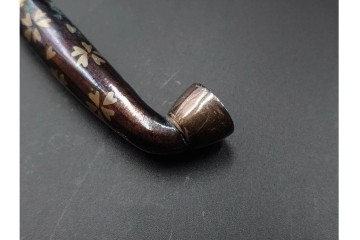 金工師 吉田省吾作　銀製　桜図が施された純村田張煙管　共箱付き　(R-086636)