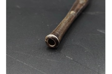 金工師 吉田省吾作　銀製　桜図が施された純村田張煙管　共箱付き　(R-086636)