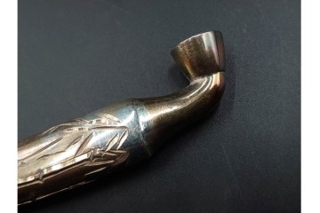 金工師 吉田省吾作　純銀製　金眼入の竹虎図が迫力ある純村田張煙管　共箱付き　(R-086637)