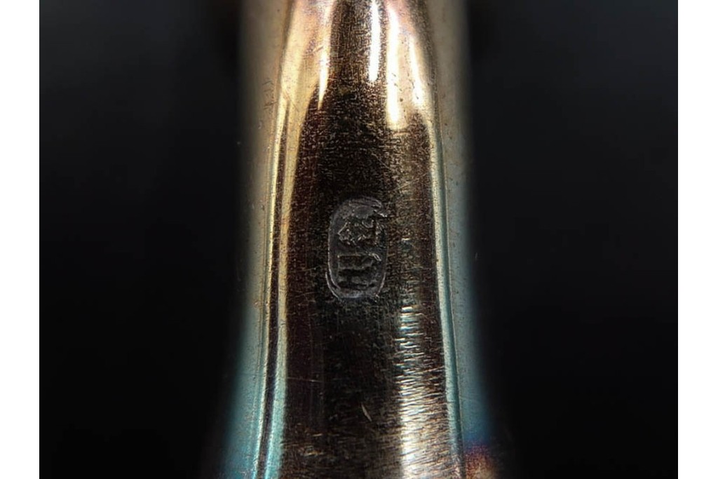 金工師 吉田省吾作　純銀製　金眼入の竹虎図が迫力ある純村田張煙管　共箱付き　(R-086637)