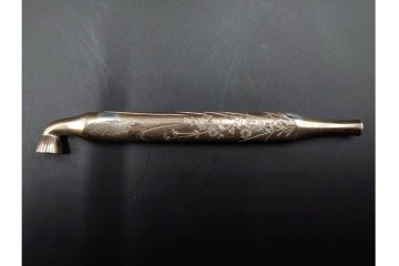 金工師 吉田省吾作　純銀製　秋の草花図が雅な純村田張煙管　共箱付き　(R-086638)