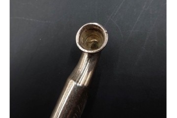 金工師 吉田省吾作　純銀製　秋の草花図が雅な純村田張煙管　共箱付き　(R-086638)