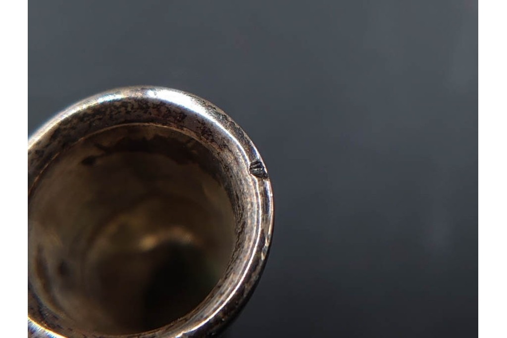 金工師 吉田省吾作　純銀製　秋の草花図が雅な純村田張煙管　共箱付き　(R-086638)