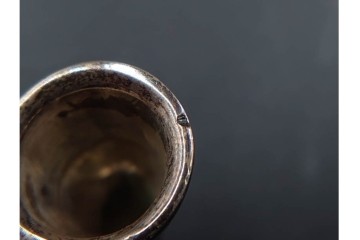 金工師 吉田省吾作　純銀製　秋の草花図が雅な純村田張煙管　共箱付き　(R-086638)