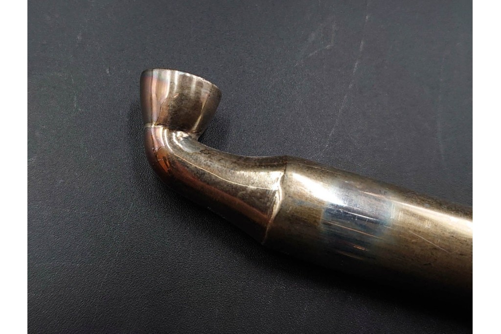 金工師 吉田省吾作　純銀製　秋の草花図が雅な純村田張煙管　共箱付き　(R-086638)