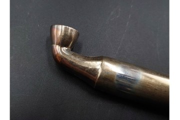 金工師 吉田省吾作　純銀製　秋の草花図が雅な純村田張煙管　共箱付き　(R-086638)