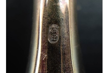 金工師 吉田省吾作　純銀製　秋の草花図が雅な純村田張煙管　共箱付き　(R-086638)