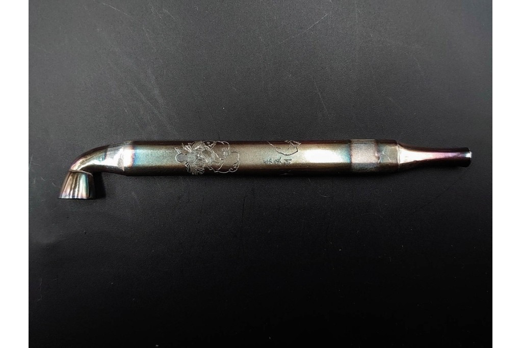 歌川国貞試筆　福神図　紫浪刻　純銀製の煙管　共箱付き　(R-086639)