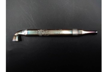 歌川国貞試筆　福神図　紫浪刻　純銀製の煙管　共箱付き　(R-086639)