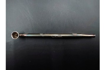 歌川国貞試筆　福神図　紫浪刻　純銀製の煙管　共箱付き　(R-086639)