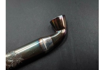 歌川国貞試筆　福神図　紫浪刻　純銀製の煙管　共箱付き　(R-086639)