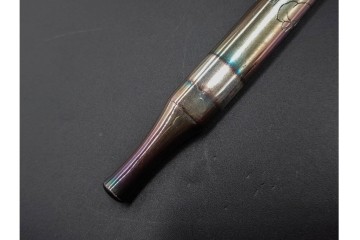 歌川国貞試筆　福神図　紫浪刻　純銀製の煙管　共箱付き　(R-086639)